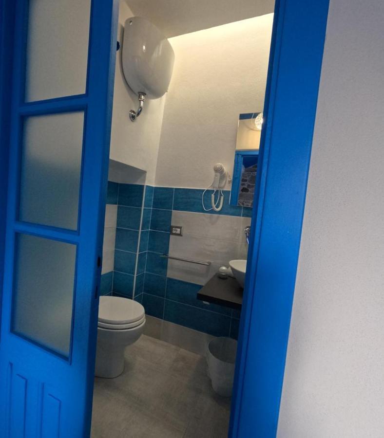 Sole Azzurro Suite Боза Екстериор снимка