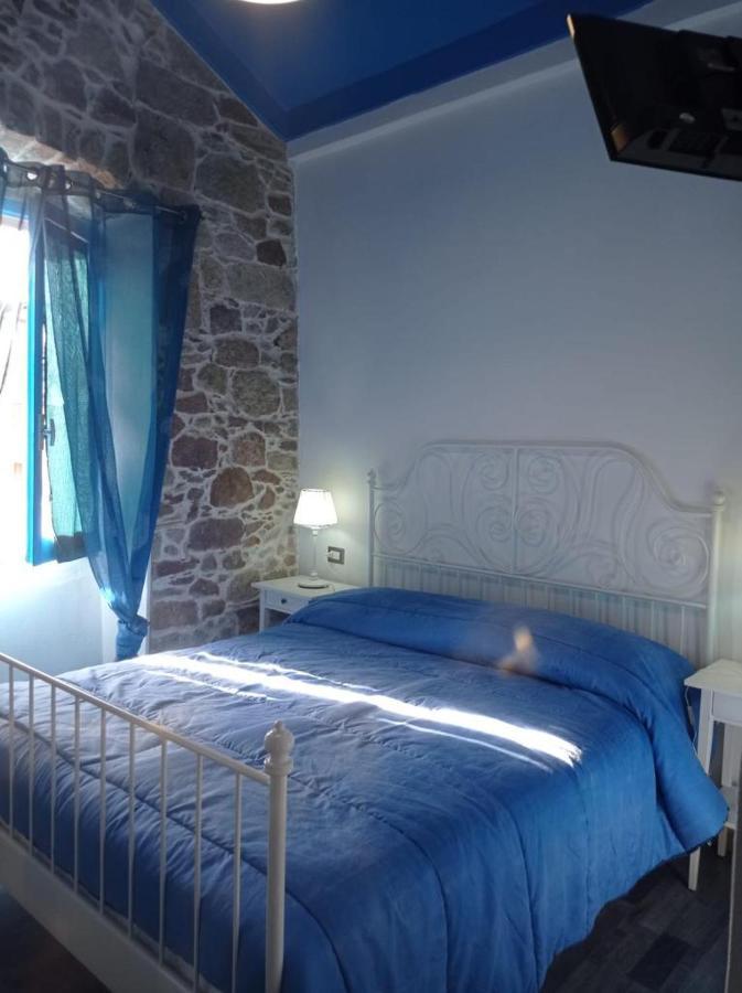 Sole Azzurro Suite Боза Екстериор снимка