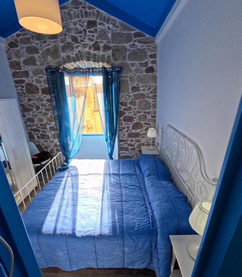 Sole Azzurro Suite Боза Екстериор снимка